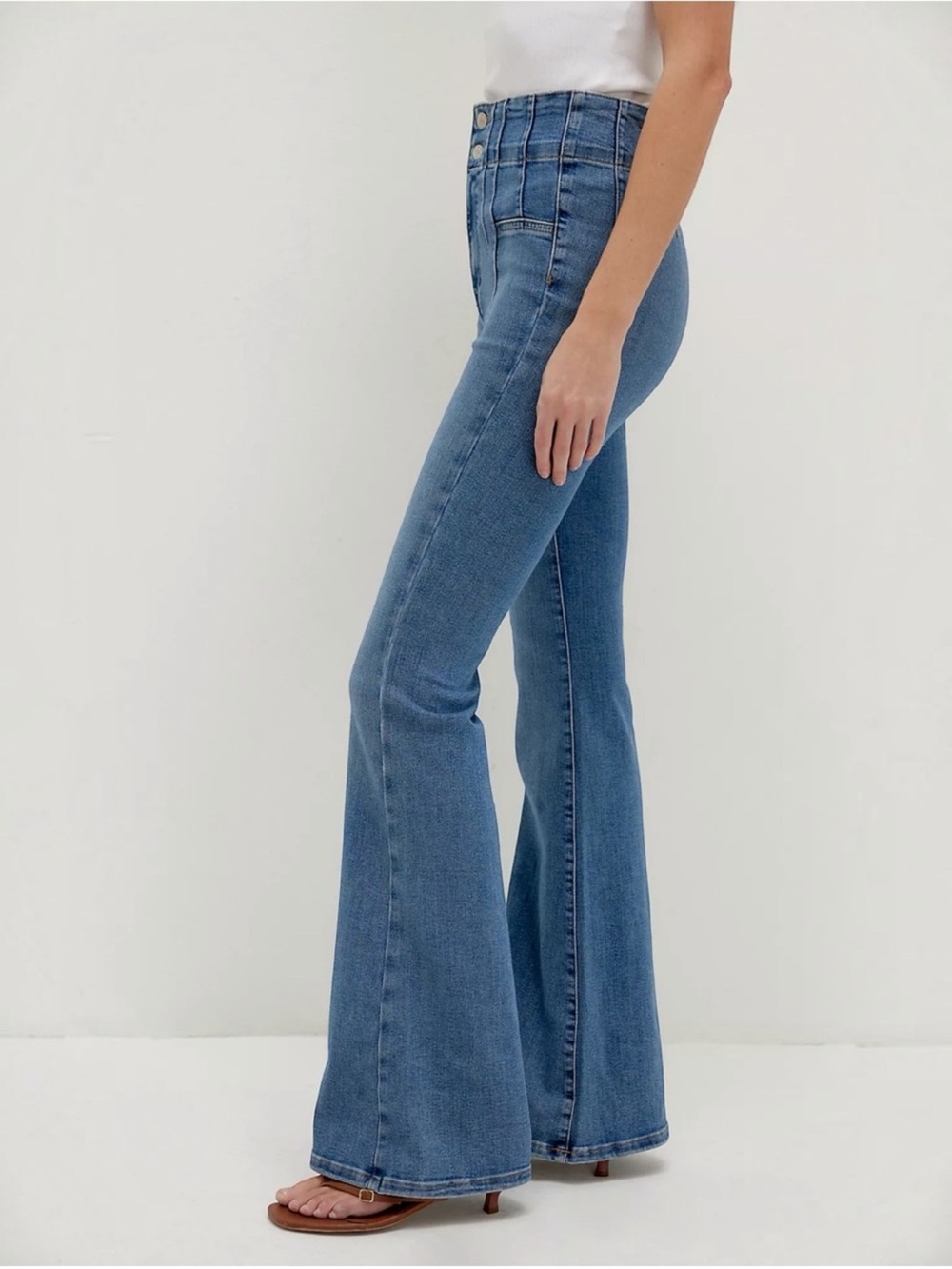 NEW Free People We The Free Jayde Flare Jeans in Sunburst Blue Women’s Size 28